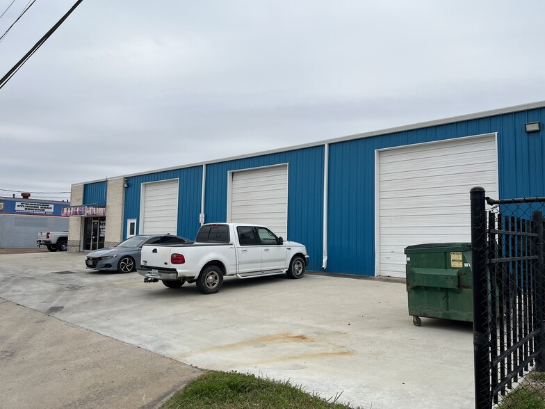 More Photos Of 3107 Red River St, Victoria Manufacturing For Sale