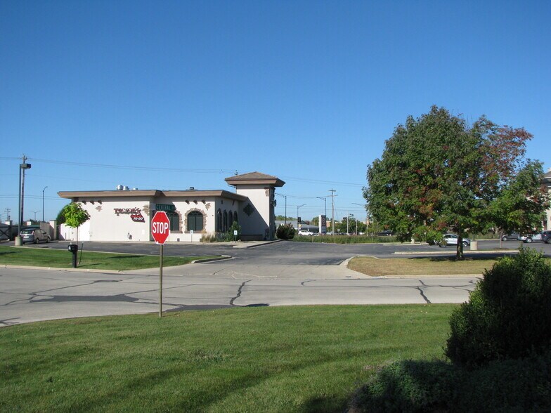 More Photos Of 2071 Central Dr, Green Bay General Retail For Lease