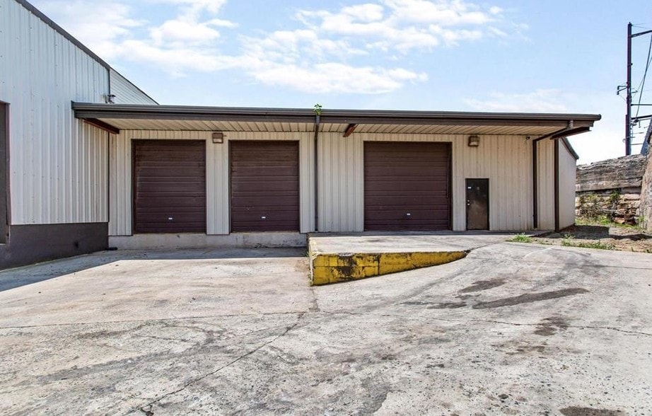 Primary Photo Of 1010 N Chester St, Baltimore Warehouse For Sale