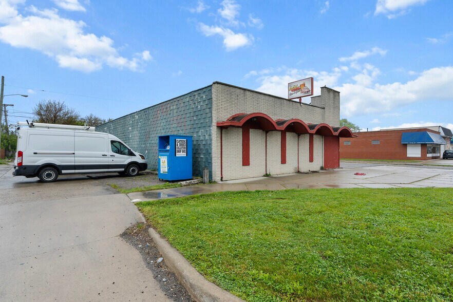 More Photos Of 15163 E 10 Mile Rd, Eastpointe Freestanding For Sale