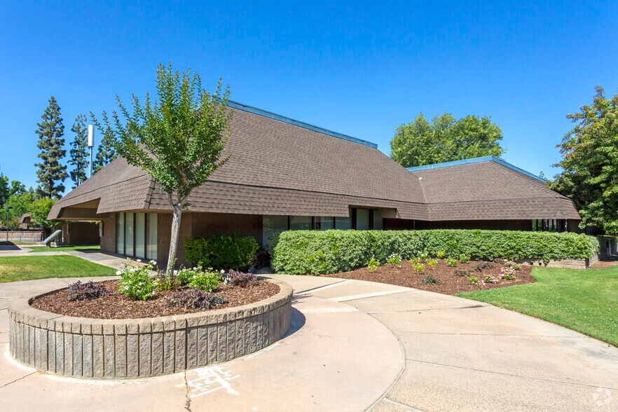 More Photos Of 2350 W Shaw Ave, Fresno Office For Lease