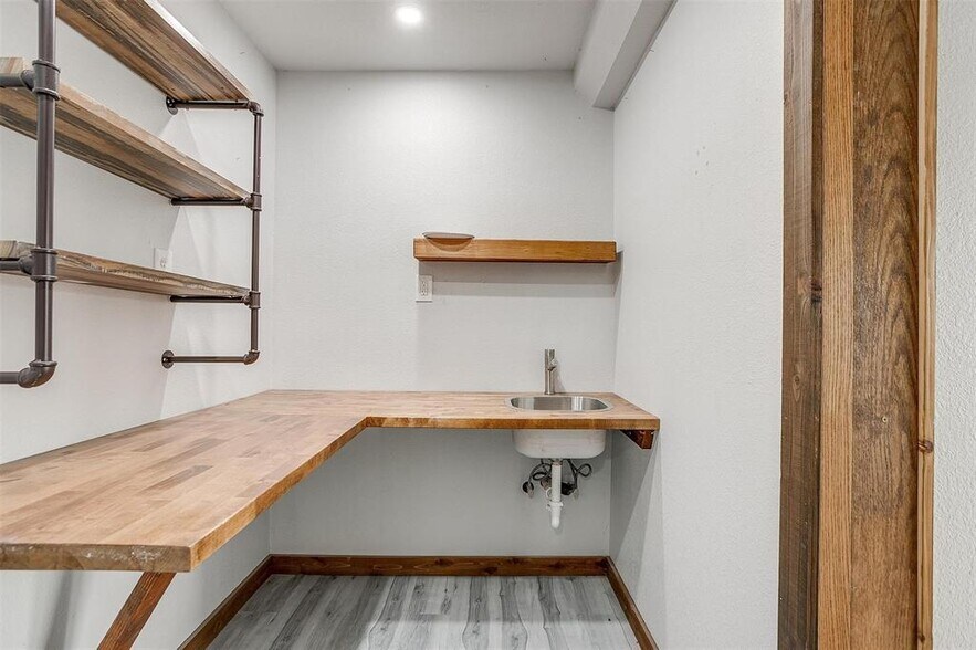 More Photos Of 640 E Highway 199, Springtown Warehouse For Sale