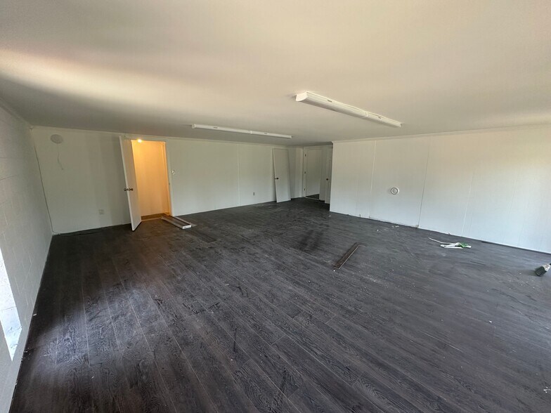 More Photos Of 354 Hyatt St, Gaffney Distribution For Lease