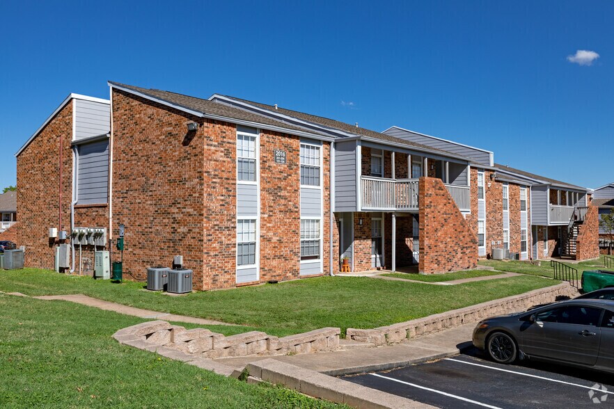Primary Photo Of 2010 Estrada Pky, Irving Apartments For Sale