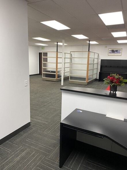 More Photos Of 7081 E 56th Ave, Commerce City Showroom For Lease