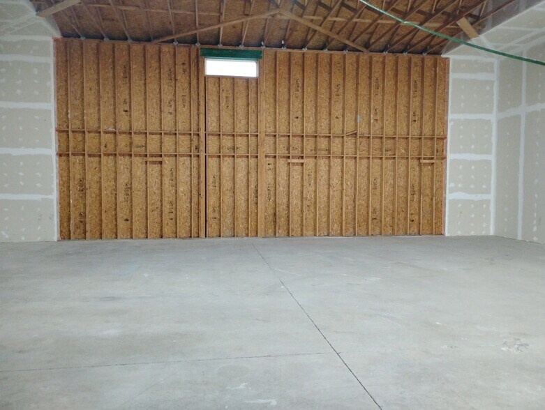 More Photos Of 4296 Van Dyke Rd, Almont Warehouse For Lease
