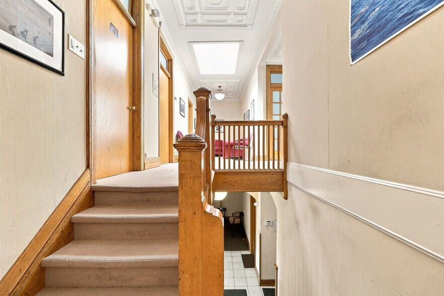 More Photos Of 44 Main St, Kingston Office For Lease