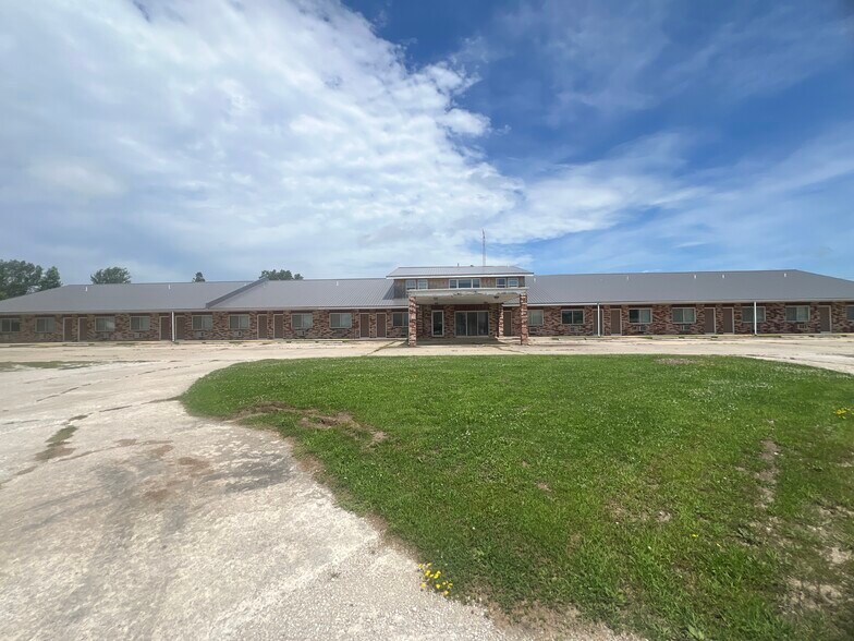 More Photos Of 2010 E Main St, Lamoni Hotel For Sale
