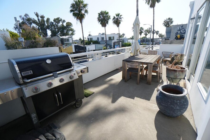 More Photos Of 1509 Abbot Kinney Blvd, Venice Storefront Retail Office For Lease