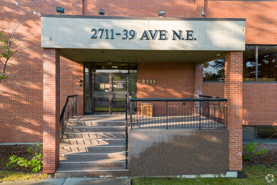 More Photos Of 2711 39th Ave NE, Calgary Office For Lease