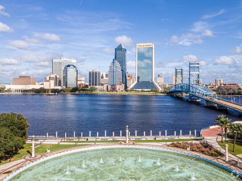 More Photos Of 50 N Laura St, Jacksonville Office For Lease