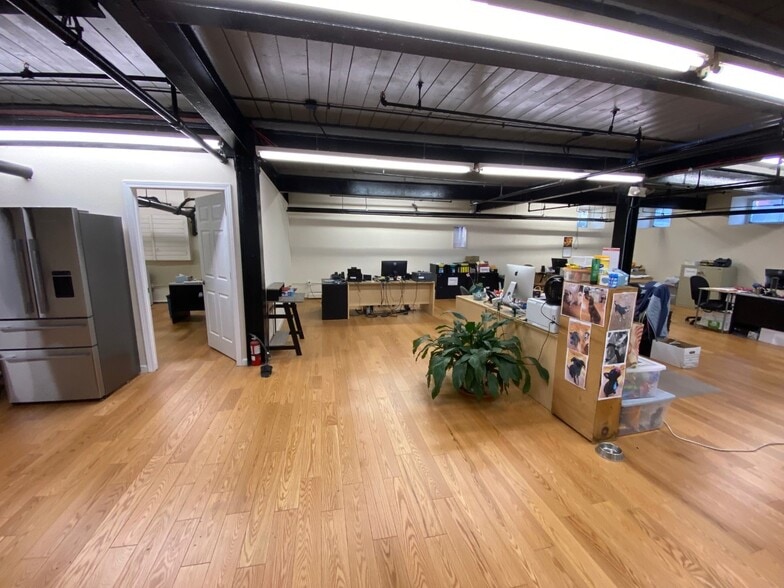 More Photos Of 100 Felton St, Waltham Light Distribution For Sale