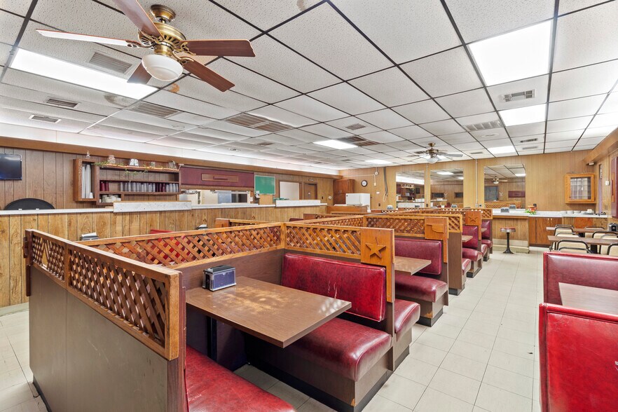 More Photos Of 911 N Broadway Ave, Ada Restaurant For Sale