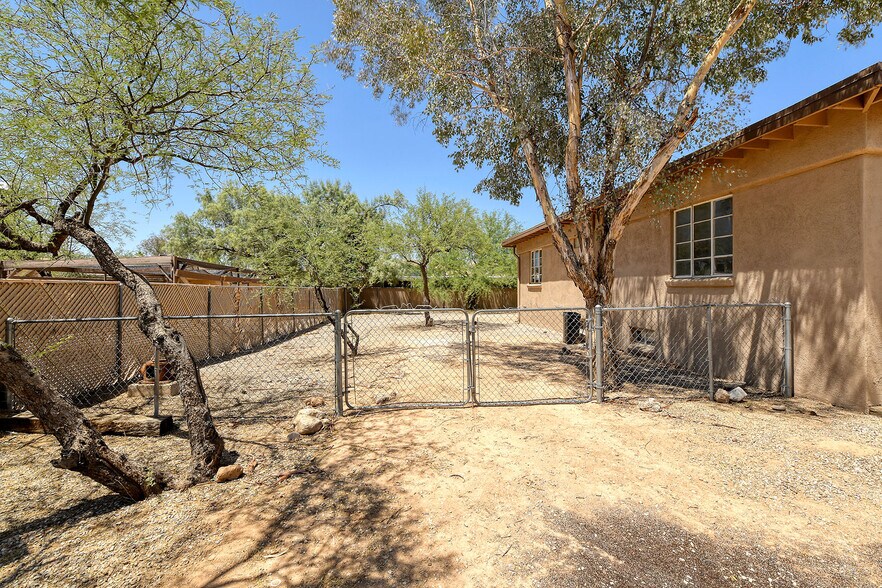 More Photos Of 1011 E Halcyon Rd, Tucson Apartments For Sale