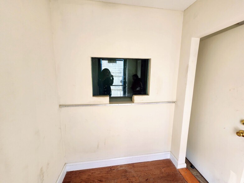 More Photos Of 1809 Fulton Ave, Albany Warehouse For Lease