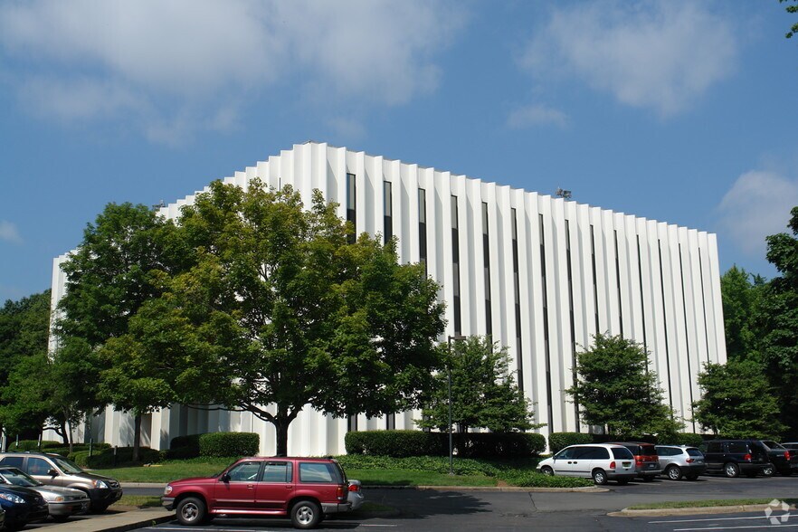 More Photos Of 5701 Executive Center Dr, Charlotte Office For Lease