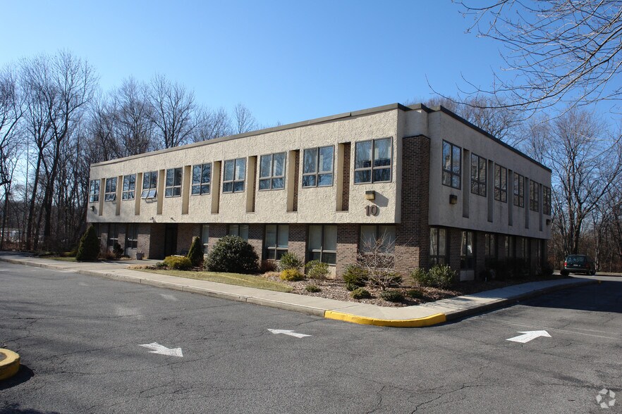 Primary Photo Of 10 McKinley St, Closter Office For Lease