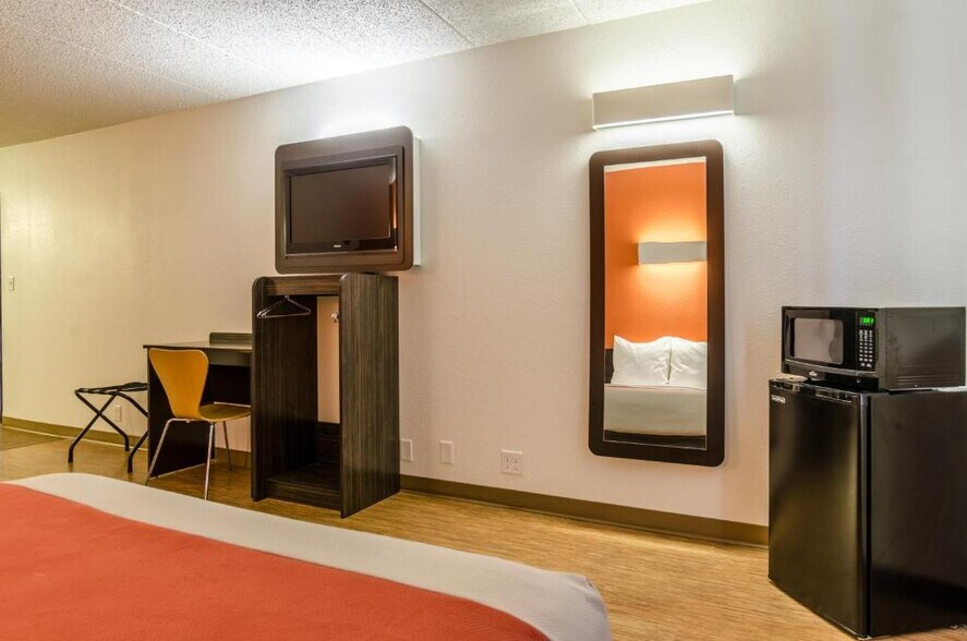 More Photos Of 4817 S Lincoln Ave, York Hotel For Sale