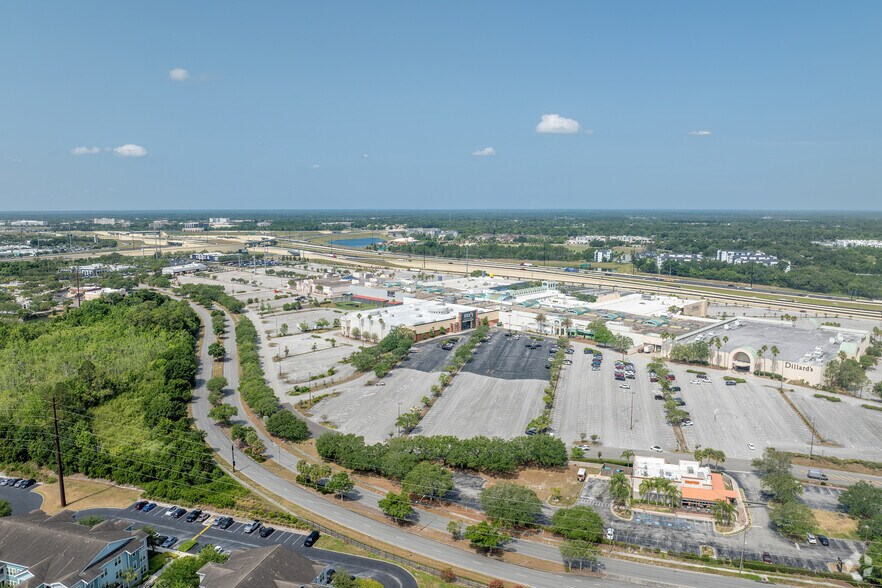 More Photos Of 350 Towne Center Cir, Sanford Department Store For Lease
