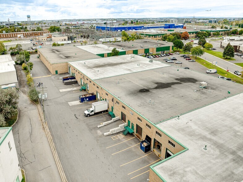 More Photos Of 340-380 Rue Isabey, Montréal Distribution For Lease