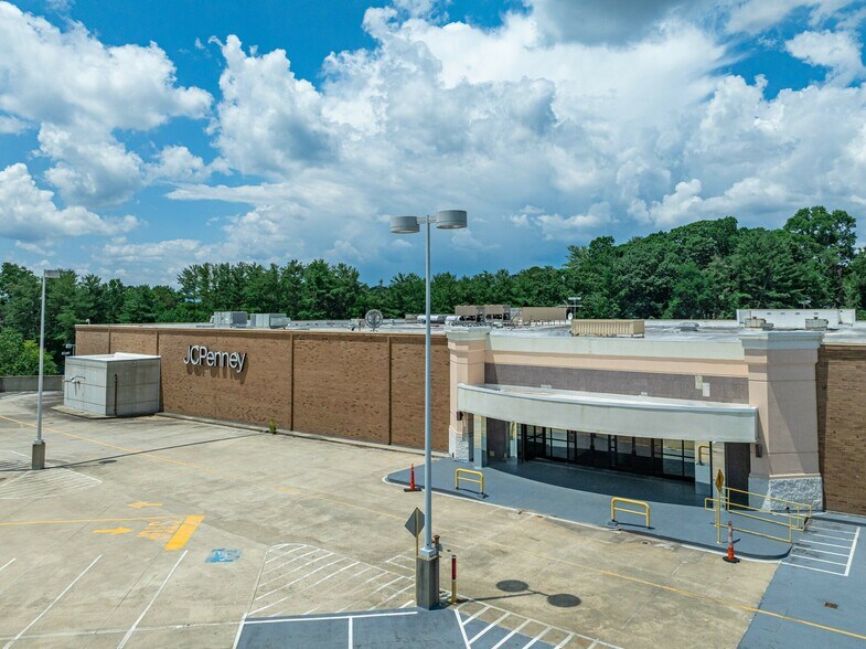 More Photos Of 7 S Tunnel Rd, Asheville Department Store For Sale