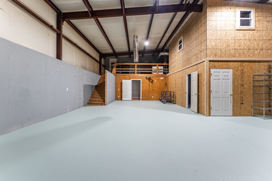 More Photos Of 160 Oldham Dr, Bella Vista Light Distribution For Sale