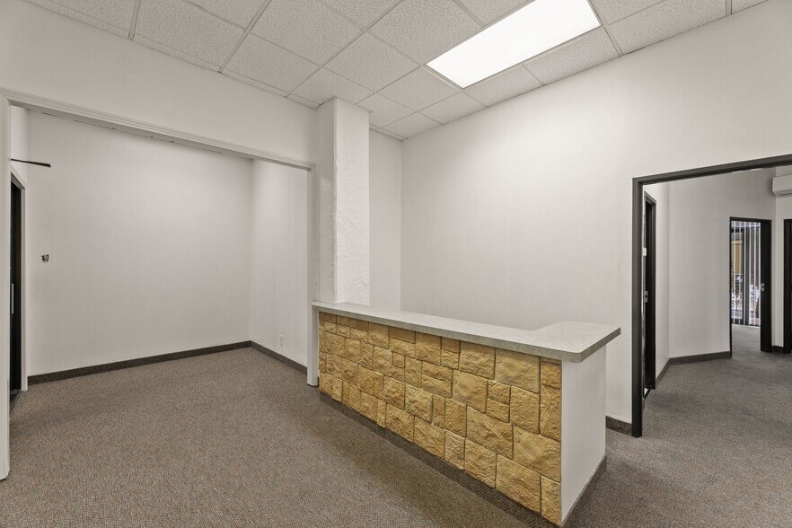 More Photos Of 1802 NE Loop 410, San Antonio Office For Sale