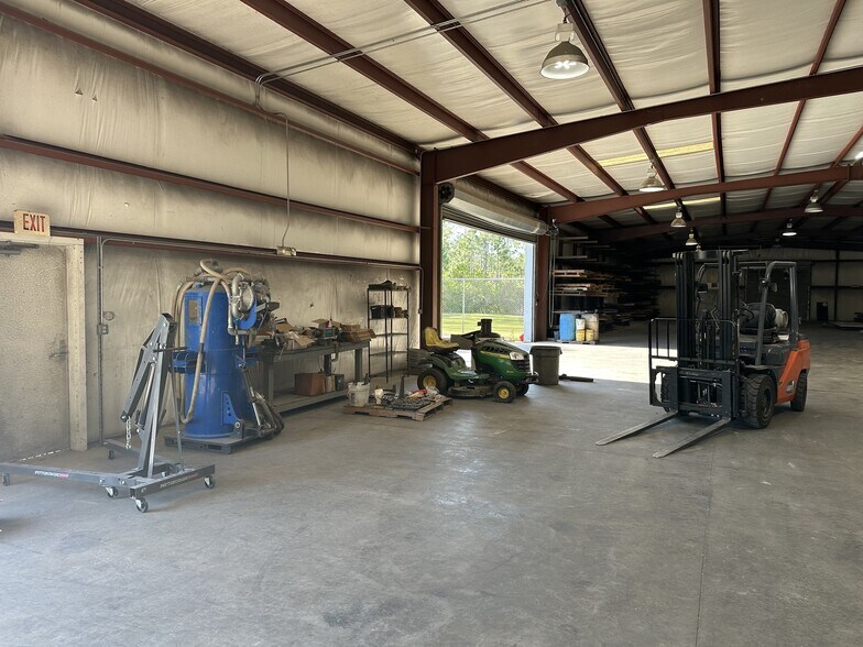 More Photos Of 21051 Coastal Pky, Gulfport Industrial For Lease