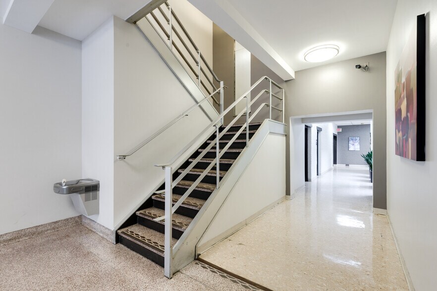 More Photos Of 2025 E Main St, Richmond Office For Lease