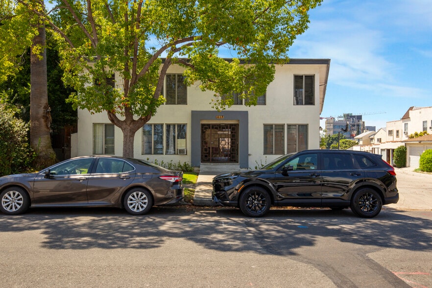 More Photos Of 1117 S Spaulding Ave, Los Angeles Apartments For Sale