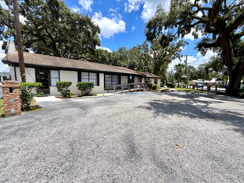 More Photos Of 115 Lithia Pinecrest Rd, Brandon Medical For Lease