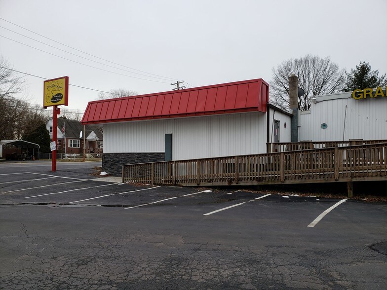 1220 E Homberg Ave, Baltimore, MD 21221 Bar For Sale