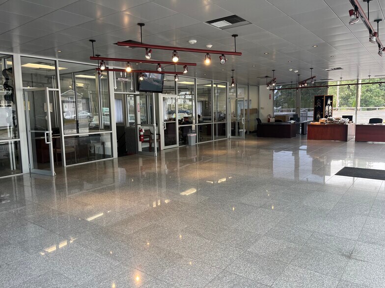 More Photos Of 155 New Haven Ave, Derby Showroom For Sale
