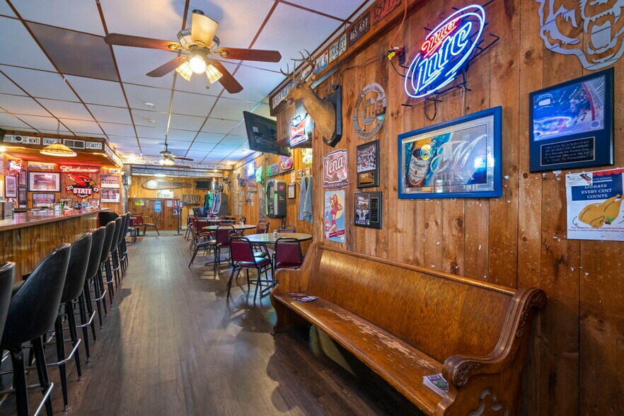 More Photos Of 208 N Walnut St, Stillman Valley General Retail For Sale