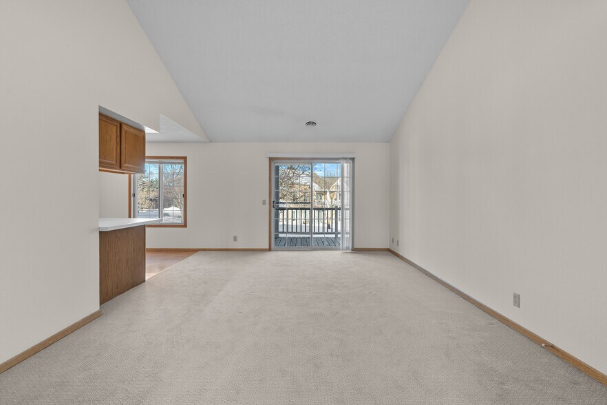More Photos Of 8254 Windsong Dr, Eden Prairie Apartments For Sale