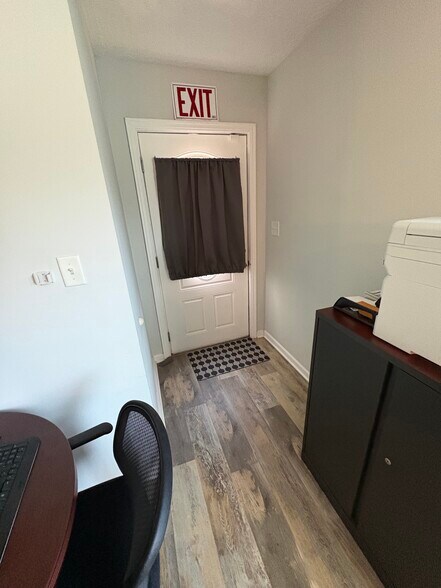 More Photos Of 7002 S East St, Indianapolis Office For Lease