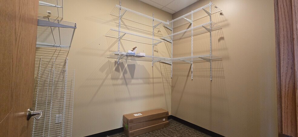 More Photos Of 700 Norway Dr, Annandale Freestanding For Lease