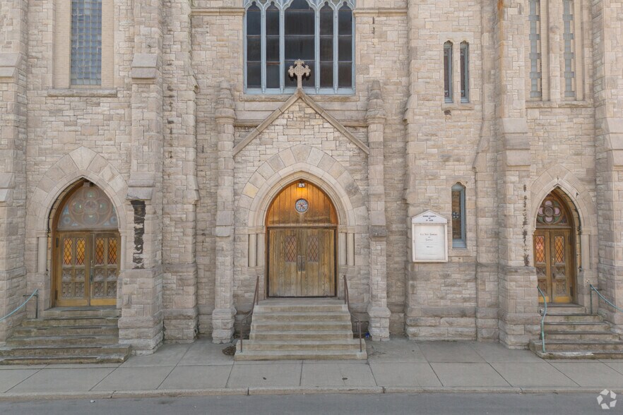 More Photos Of 193 Elk St, Buffalo Religious Facility For Sale