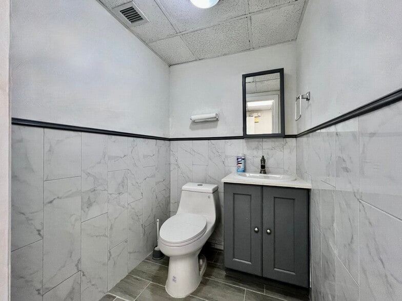 More Photos Of 7200-7360 NW 56th St, Miami Warehouse For Sale