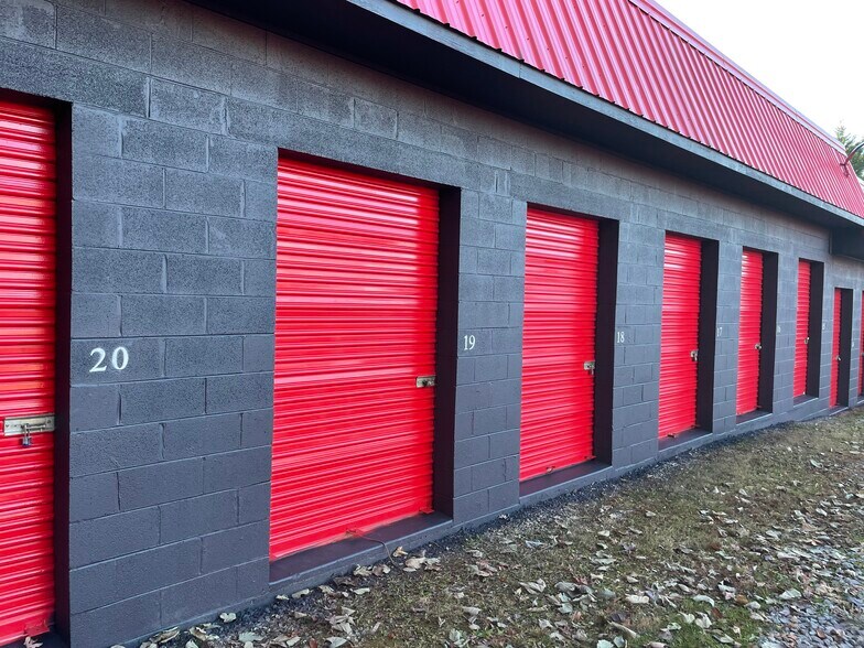 More Photos Of 1716 Royal Dr, Maryville Self Storage For Sale