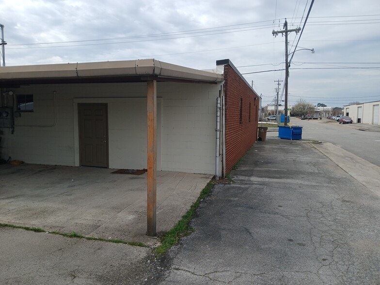 More Photos Of 1718 Creighton Ave SE, Decatur Flex For Sale