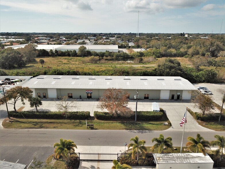 More Photos Of 5670-5720 Jason Lee Plz, Sarasota Manufacturing For Lease