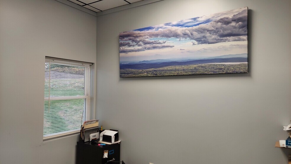 More Photos Of 33 Basin Rd, West Hurley Medical For Lease