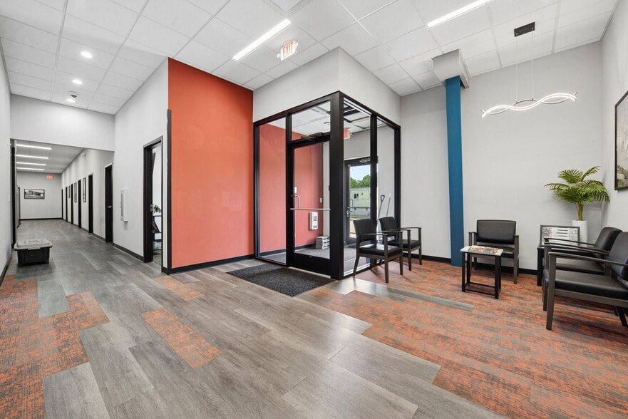 More Photos Of 2929 E 14th Ave, Columbus Showroom For Sale