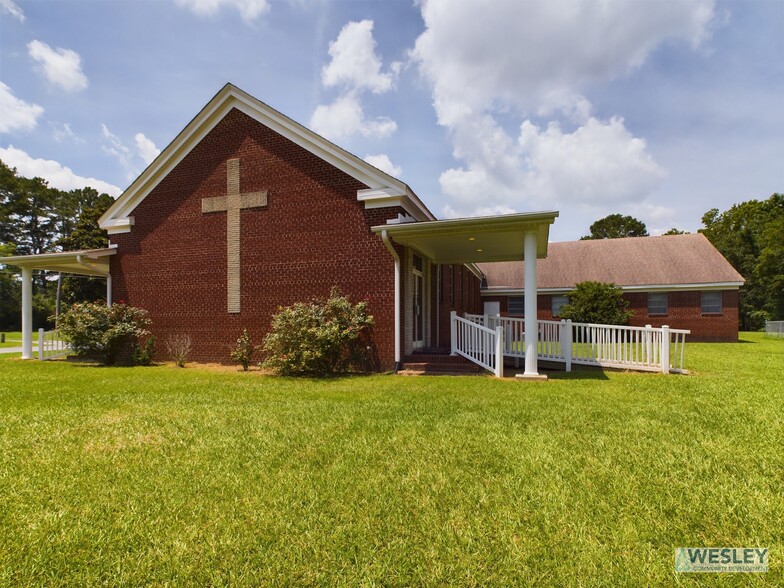 Primary Photo Of 2380 Bell Arthur, Bellarthur Religious Facility For Sale