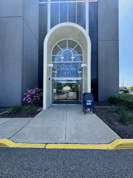 More Photos Of 411 State Route 17, Hasbrouck Heights Medical For Lease
