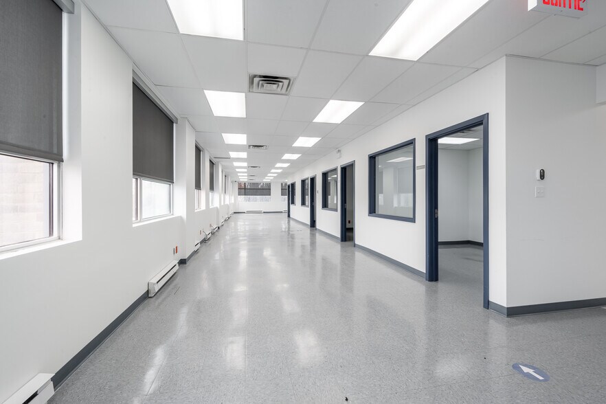 More Photos Of 13200 Boul Métropolitain E, Montréal Office For Sale