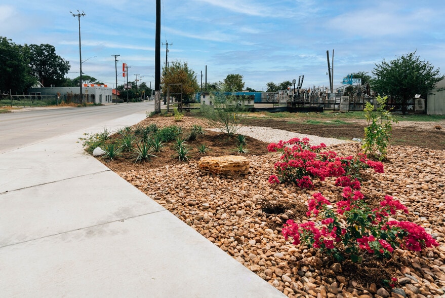 More Photos Of 1020 Roosevelt Ave, San Antonio Freestanding For Sale