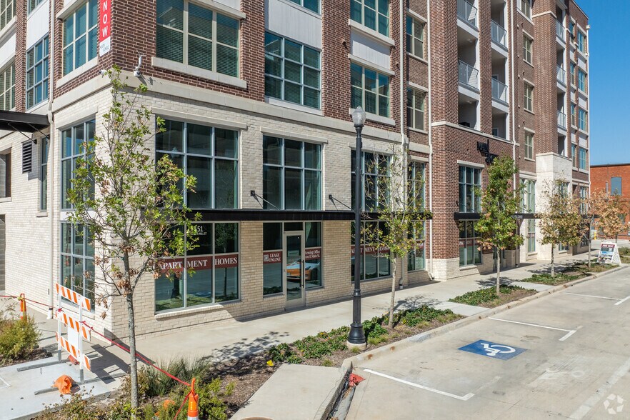 More Photos Of 100 E Main St, Lewisville Apartments For Lease