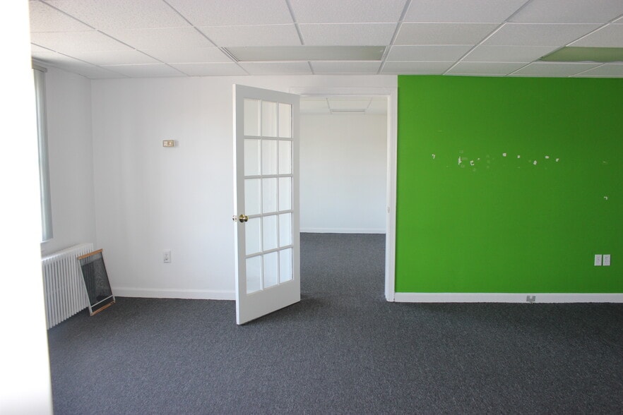 More Photos Of 2348 Whitney Ave, Hamden Storefront Retail Office For Lease